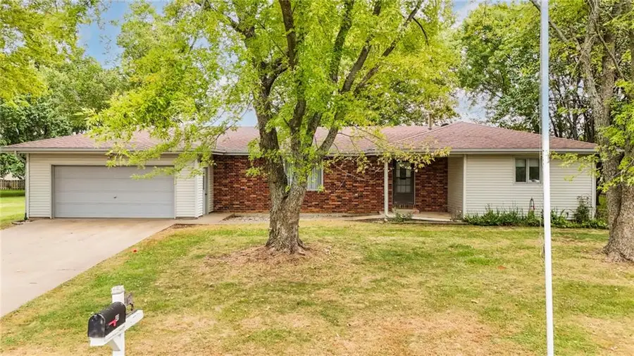 49 Lakeshore Drive, Garnett, KS 66032 - Image #2