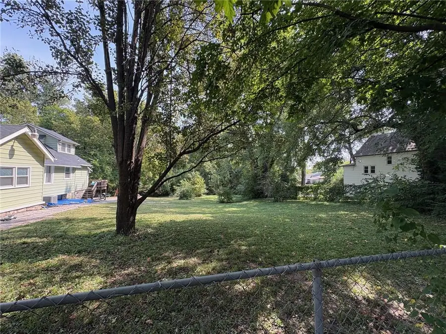 6127 Tracy Avenue, Kansas City, MO 64110 - Image #3