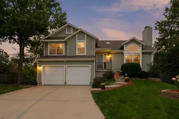 16353 S Brentwood Street, Olathe, KS 66062