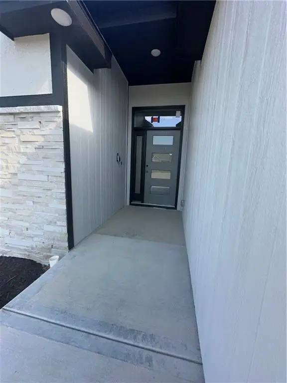 7060 NW Yulich Court, Parkville, MO 64152 - Image #2