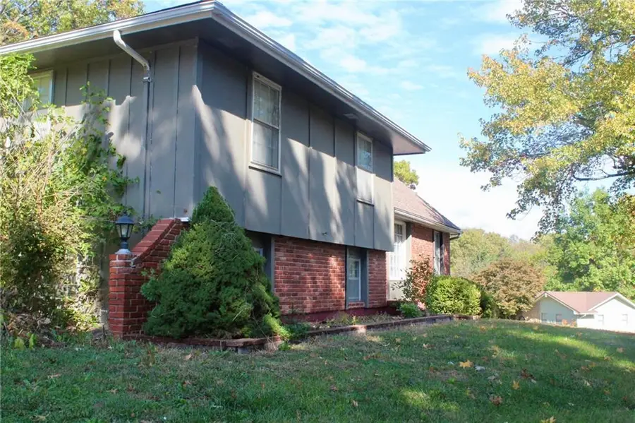 7308 Crisp Avenue, Raytown, MO 64133 - Image #2