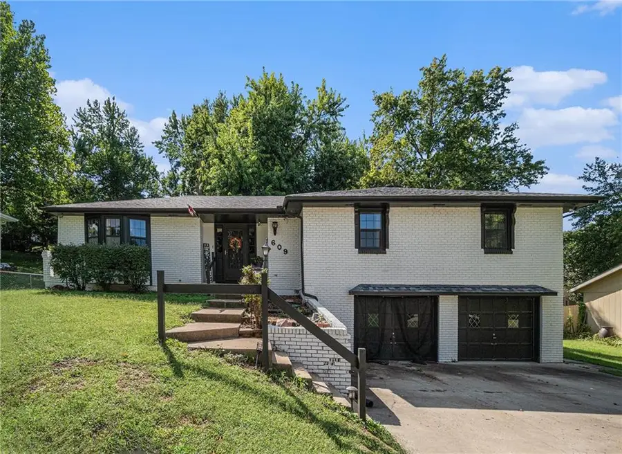 609 Thomas Drive, Platte City, MO 64079 - Image #2