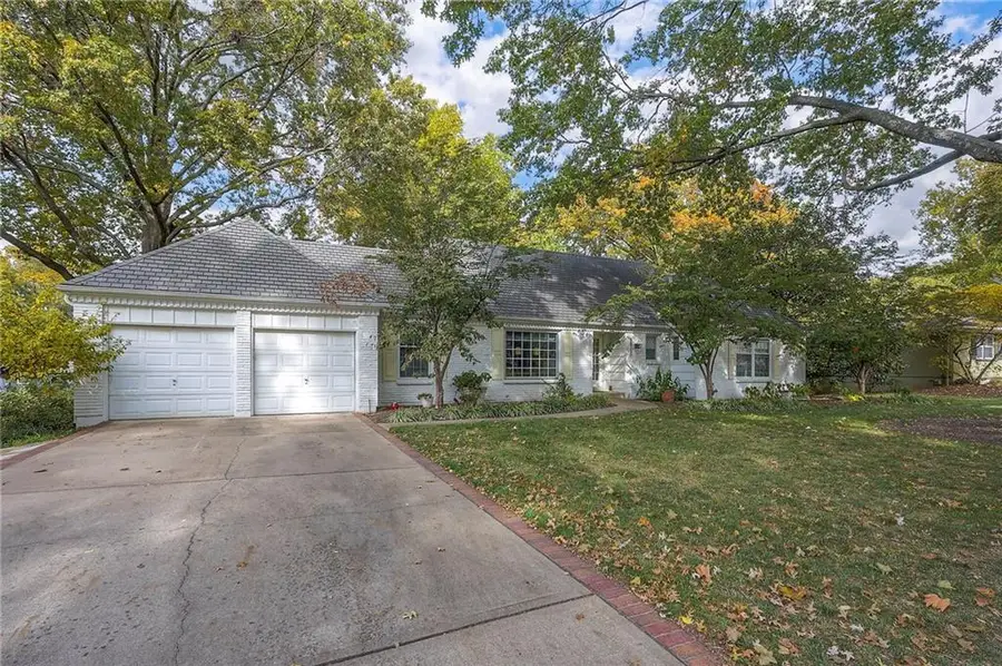 6912 W 98th Terrace, Overland Park, KS 66212 - Image #2