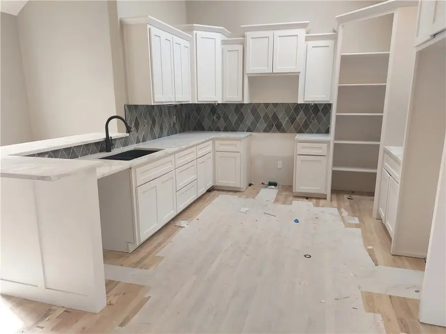 8580 NW 75th Terrace, Parkville, MO 64152 - Image #2