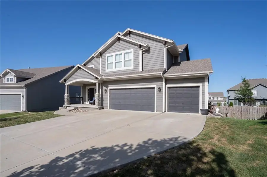 988 N Persimmon Drive, Olathe, KS 66061 - Image #2