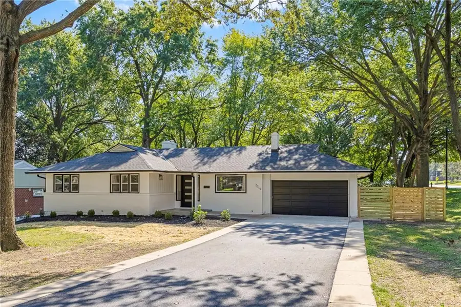 7019 W 69th Terrace, Overland Park, KS 66204 - Image #2