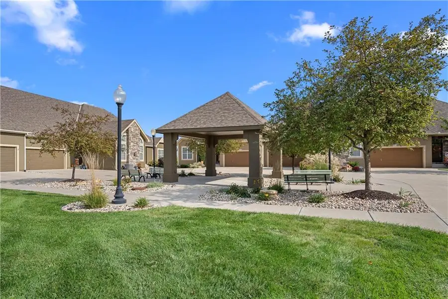 16849 S Bradley Drive, Olathe, KS 66062 - Image #2