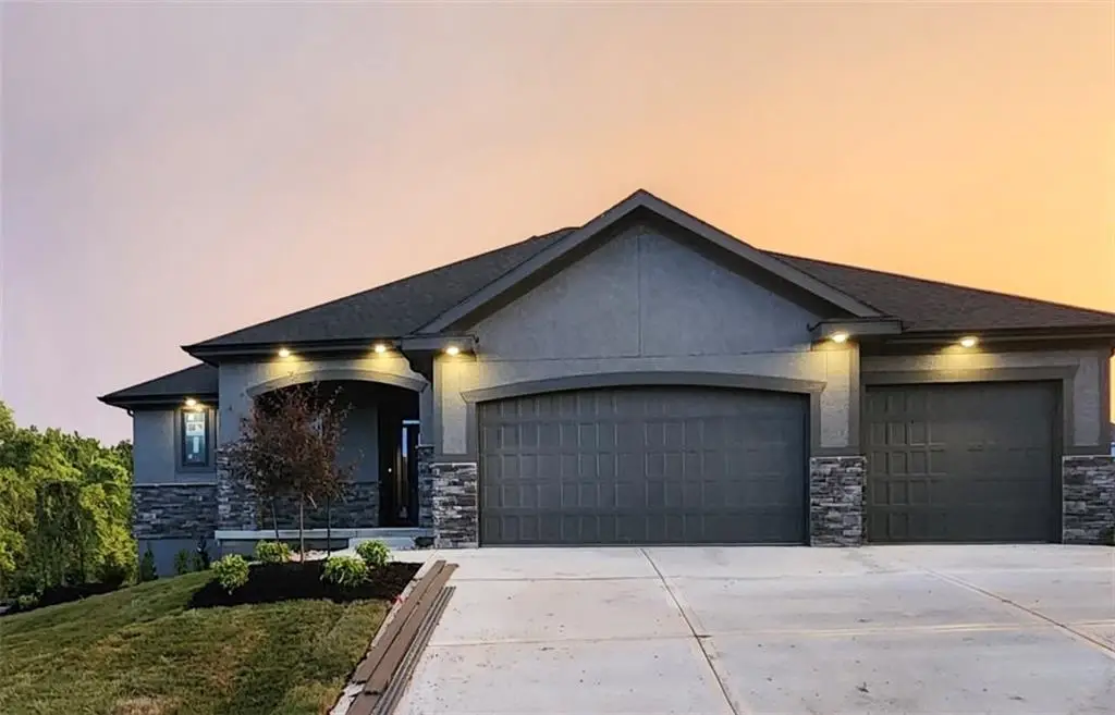 2704 NE Amanda Lane, Blue Springs, MO 64029 - Image #1