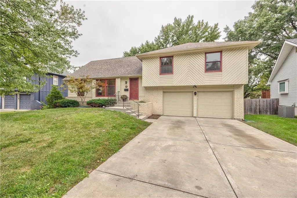 9712 Craig Drive, Overland Park, KS 66212 - Image #1