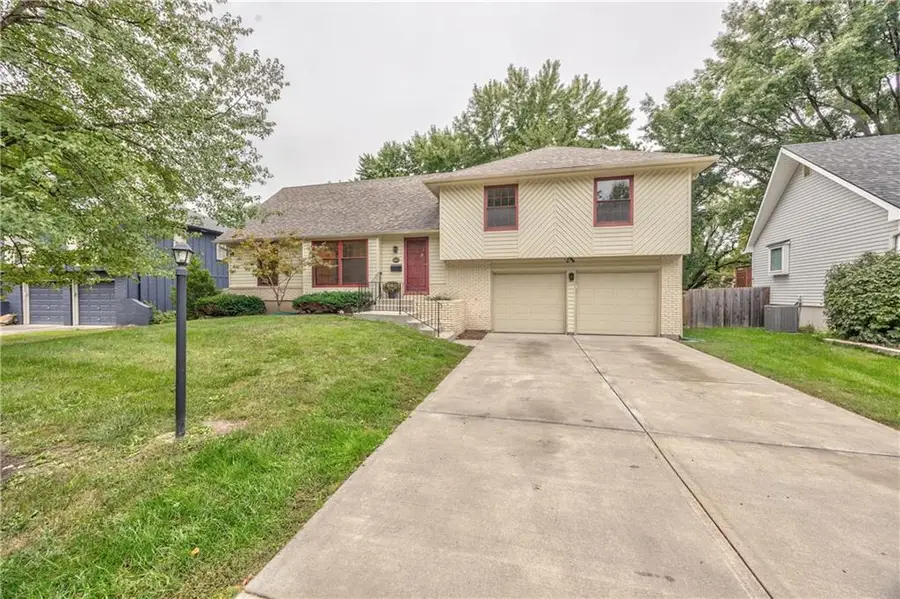 9712 Craig Drive, Overland Park, KS 66212 - Image #3