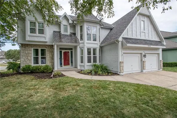 3508 NW Winding Woods Drive, Lee's Summit, MO 64064