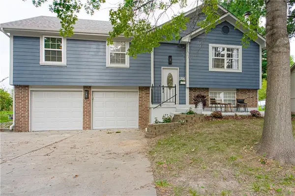 512 Broadway Street, Grain Valley, MO 64029