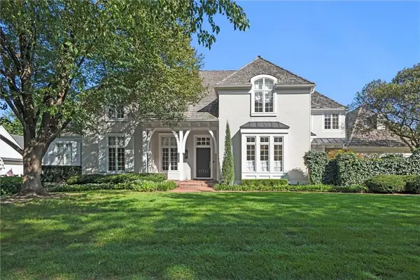 11721 Manor Road, Leawood, KS 66211