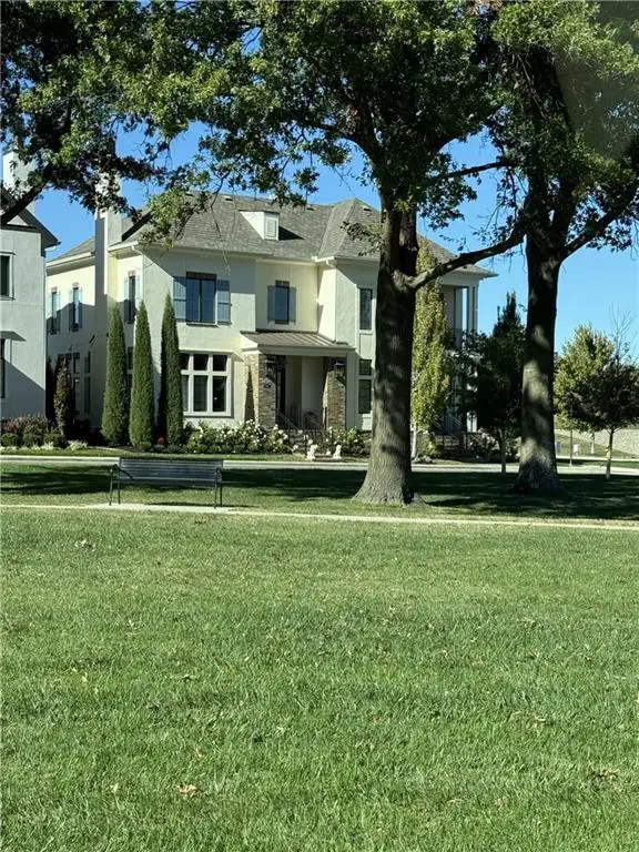 5202 Arbor Drive, Prairie Village, KS 66207 - Image #2