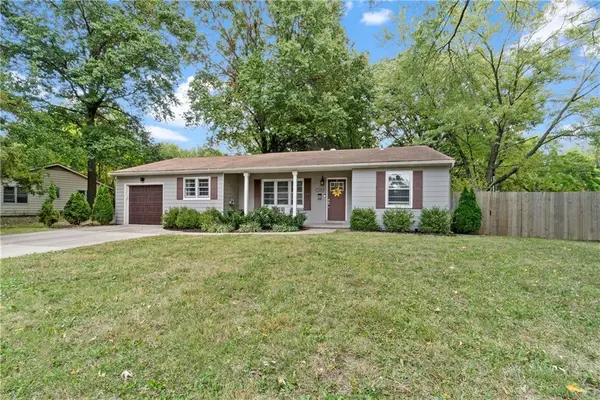 8037 Grandview Lane, Overland Park, KS 66204