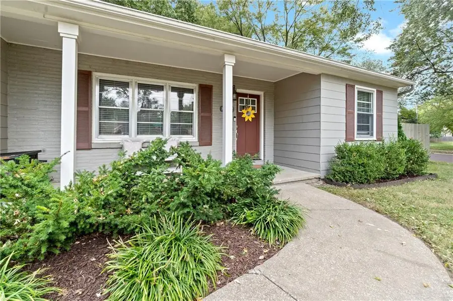 8037 Grandview Lane, Overland Park, KS 66204 - Image #2