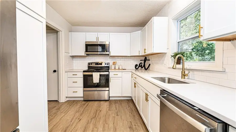 8340 Riggs Street, Overland Park, KS 66212 - Image #3