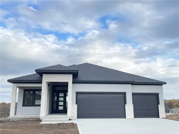 9027 Freedom Circle, Lenexa, KS 66227