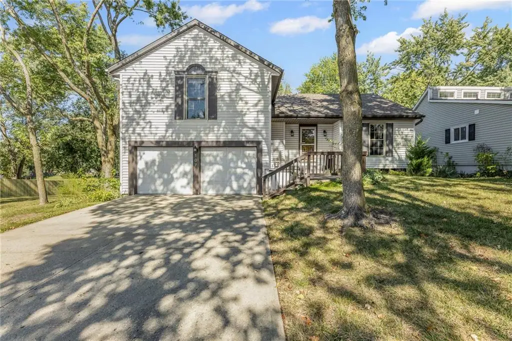 107 E Nelson Circle, Olathe, KS 66061 - Image #1