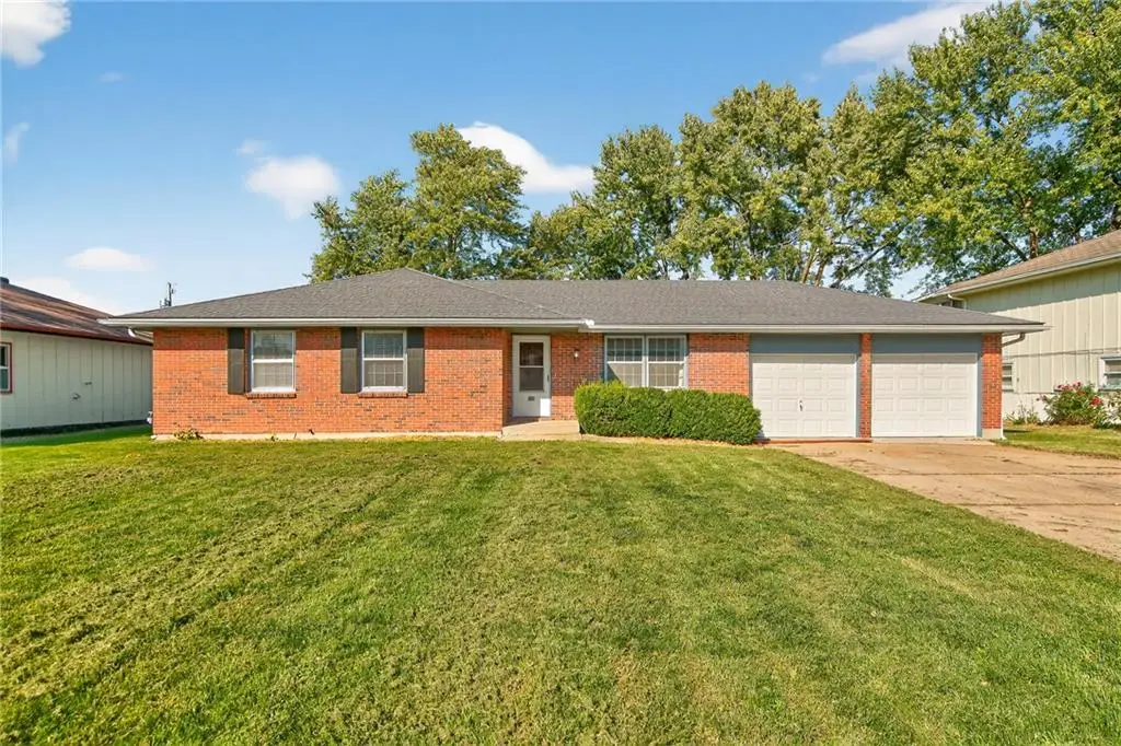 300 E Jefferson Street, Buckner, MO 64016 - Image #1