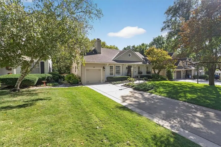 5441 Chadwick Road, Fairway, KS 66205 - Image #2