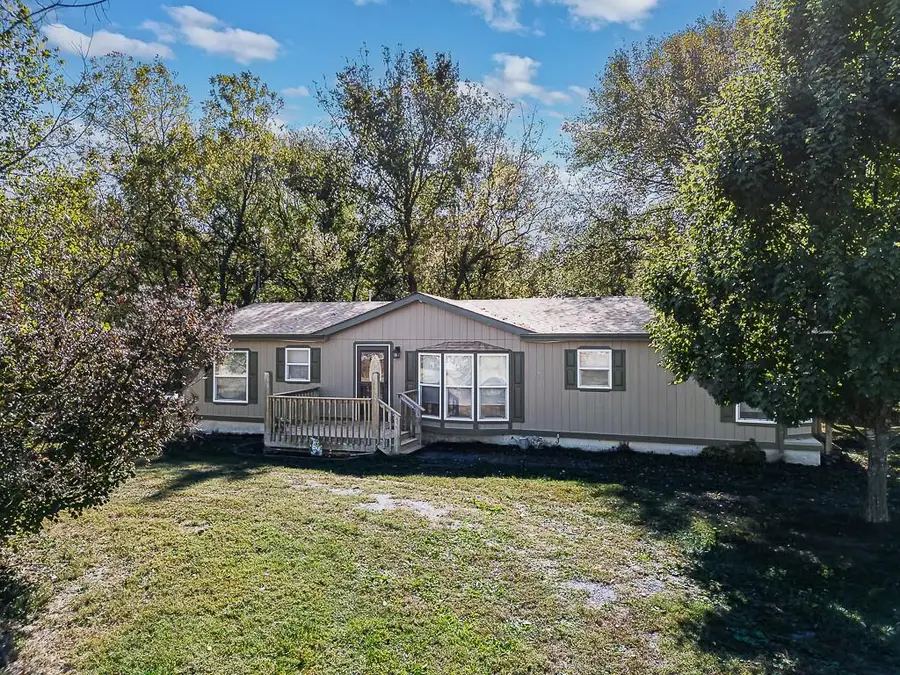 18327 State Avenue, Tonganoxie, KS 66086 - Image #2