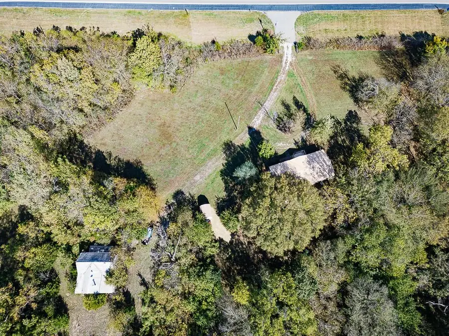 18327 State Avenue, Tonganoxie, KS 66086 - Image #3