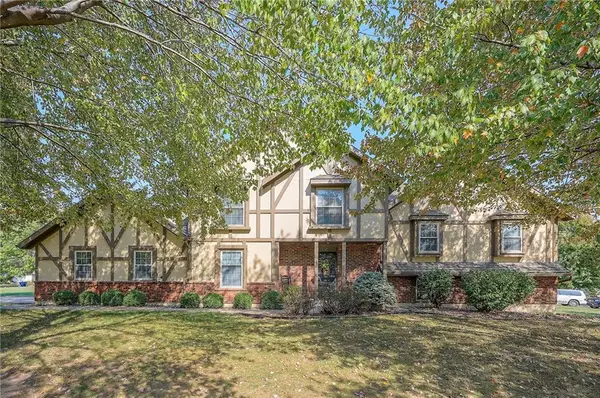 4535 NW Bramble Trail, Lee's Summit, MO 64064