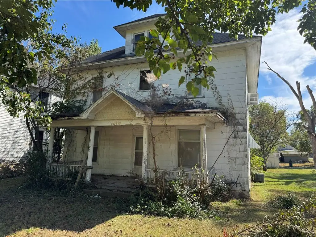 1806 Clark Avenue, Parsons, KS 67357 - Image #1