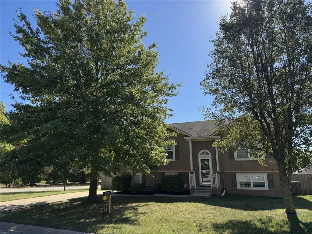 401 NW Europa Drive, Grain Valley, MO 64029 - Image #1