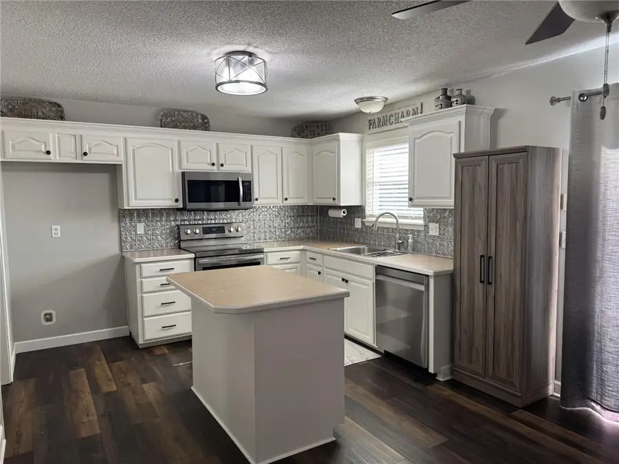 401 NW Europa Drive, Grain Valley, MO 64029 - Image #3