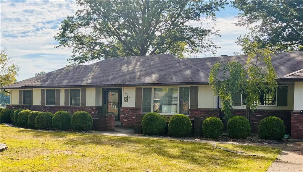 727 N Leonard Street, Girard, KS 66743 - Image #1