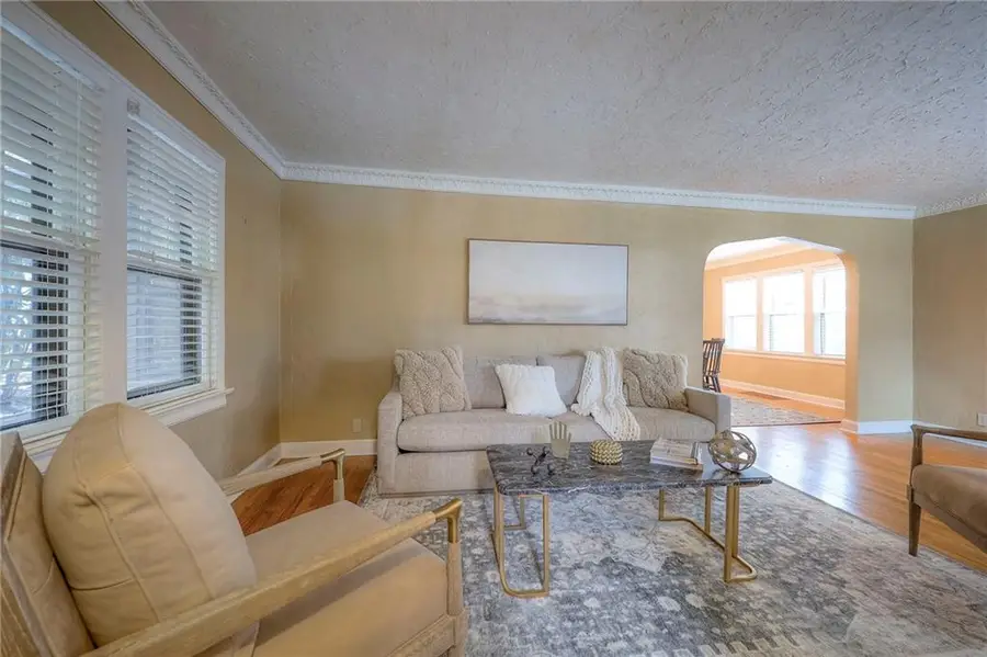 308 E Winthrope Road, Kansas City, MO 64113 - Image #3