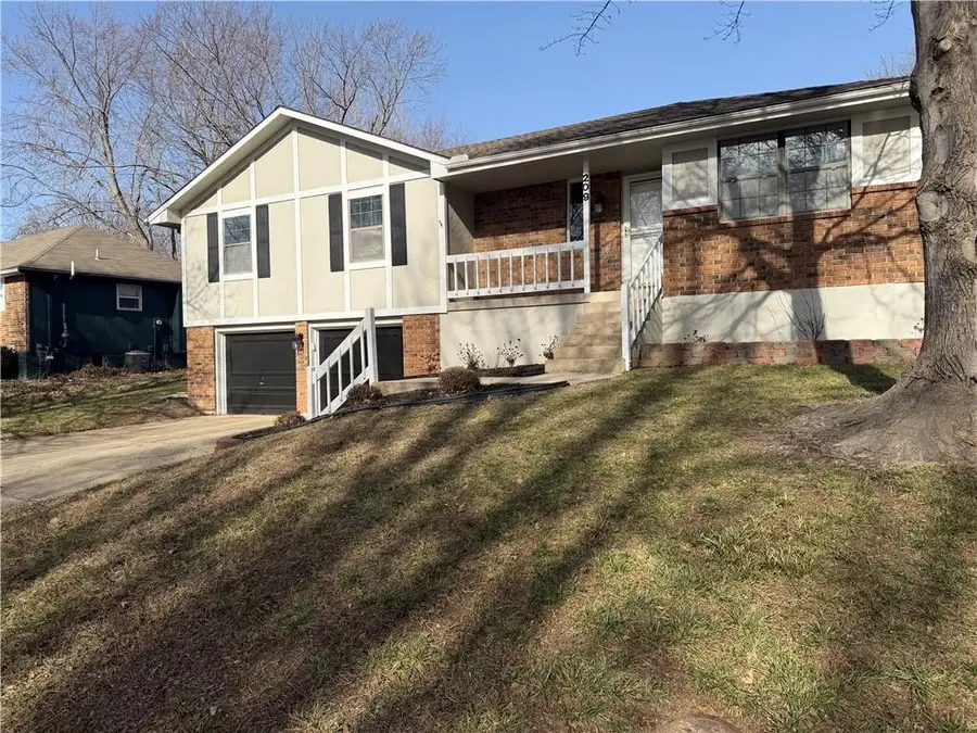 209 Williamsburg Drive, Blue Springs, MO 64014 - #2