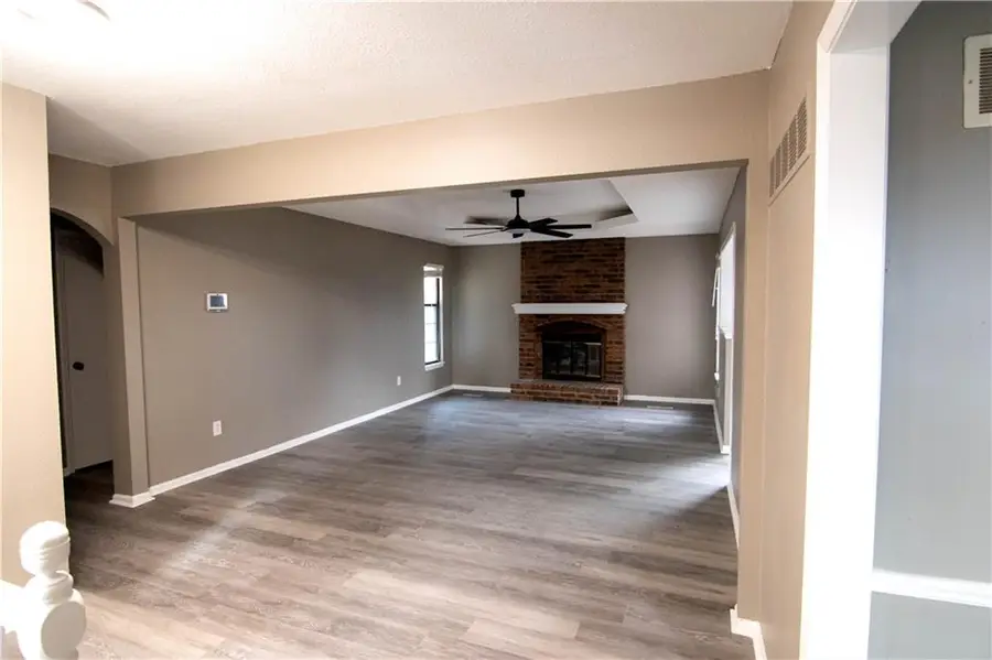 209 Williamsburg Drive, Blue Springs, MO 64014 - #3