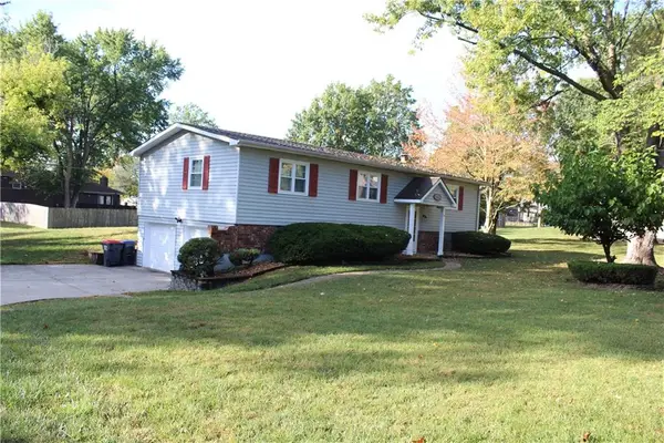 15323 Rickel Drive, Basehor, KS 66007