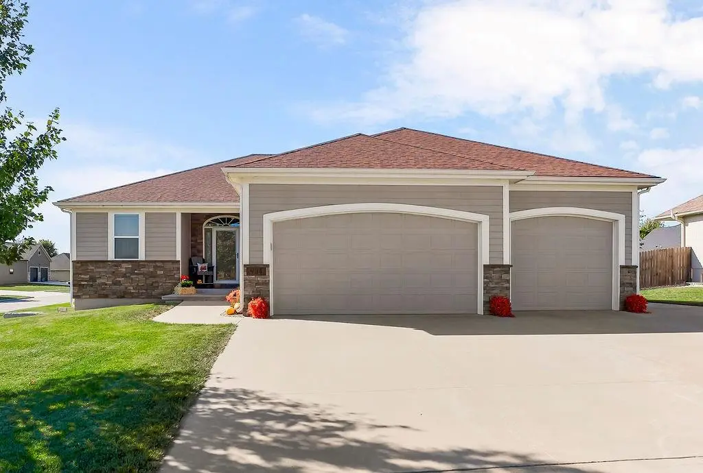 904 Edgewood Drive, Paola, KS 66071 - Image #1