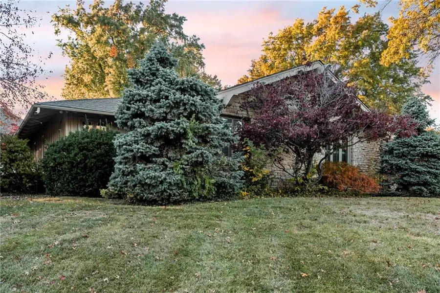 9601 W 104th Terrace, Overland Park, KS 66212 - Image #3