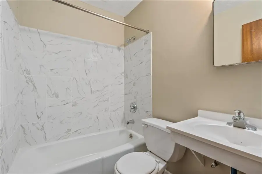 100 S Oxford Avenue, Independence, MO 64053 - Image #3