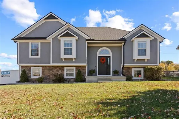 1001 SW Powell Drive, Oak Grove, MO 64075