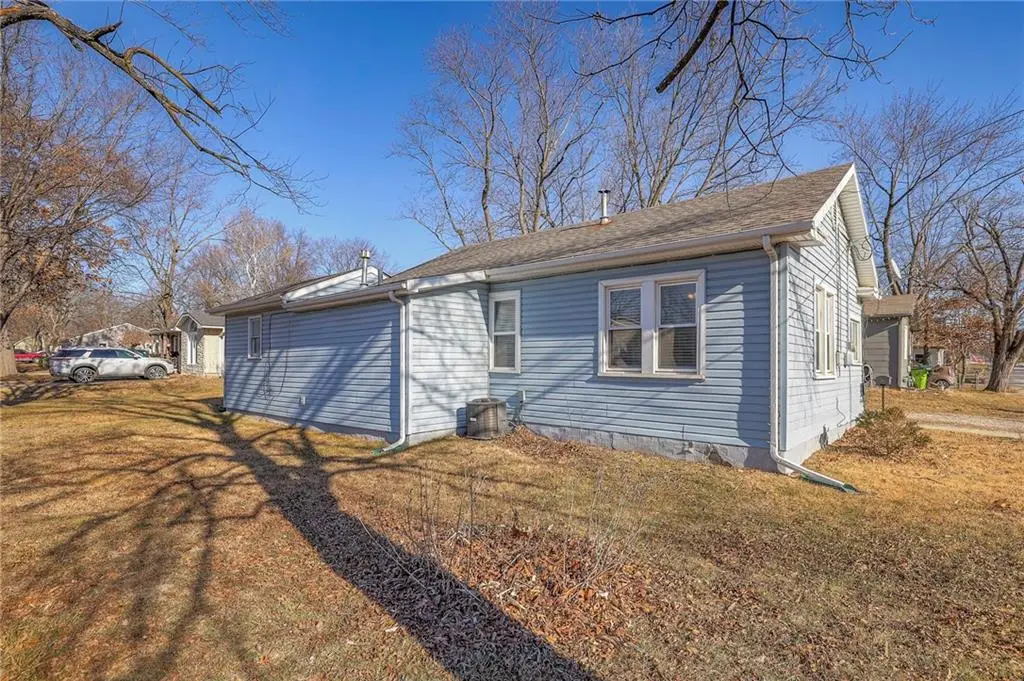 304 W South Street, Harrisonville, MO 64701 - Image #1