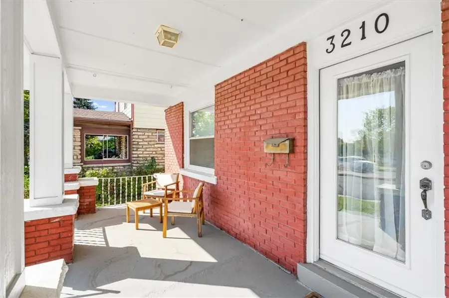 3210 Summit Street, Kansas City, MO 64111 - Image #2