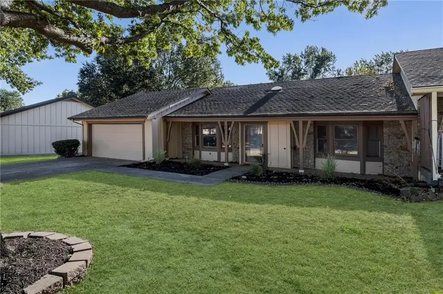 18806 Sunrise Drive, Belton, MO 64012 - Image #2