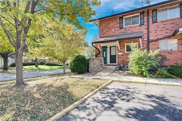 5700 W 97th Street, Overland Park, KS 66207