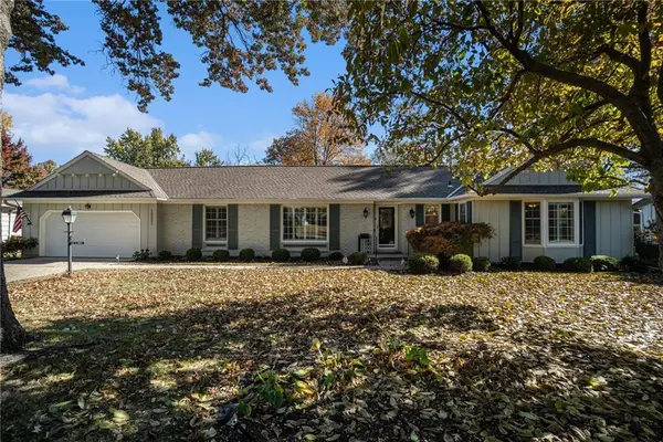 10221 El Monte Lane, Overland Park, KS 66207