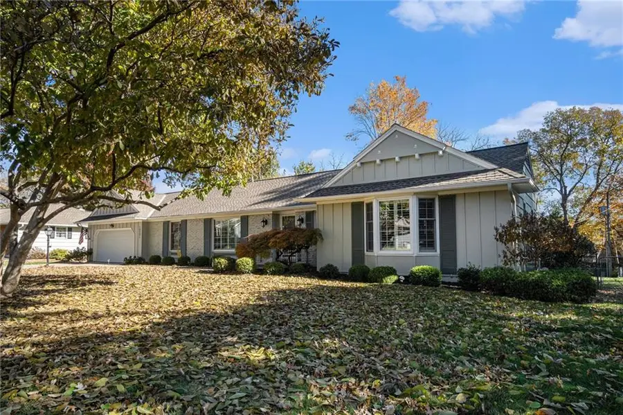 10221 El Monte Lane, Overland Park, KS 66207 - Image #3