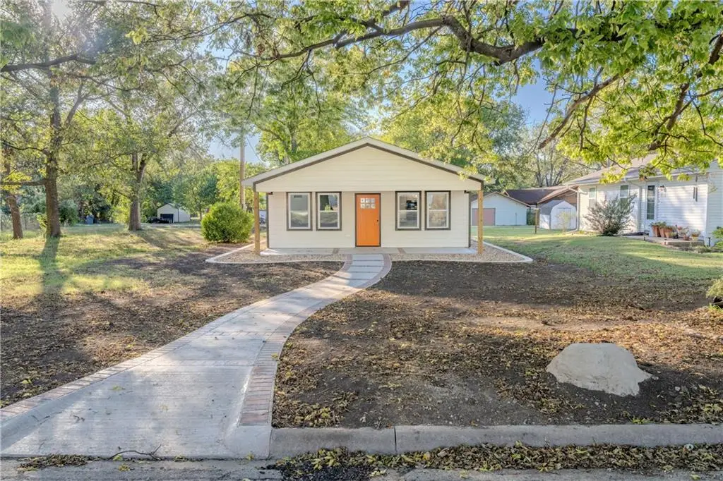 217 N 17th Street, Fredonia, KS 66736 - Image #1