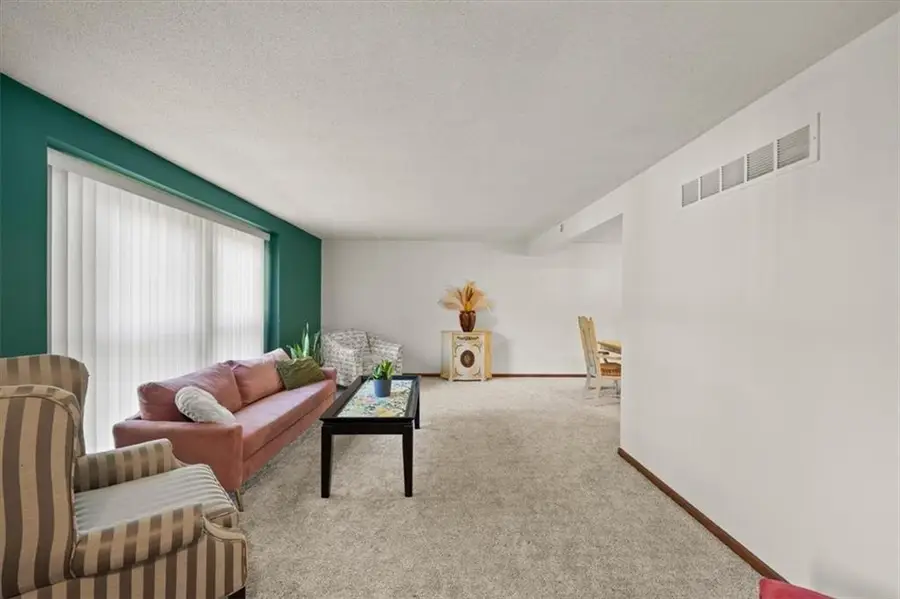 6606 NW Quail Run Drive, Parkville, MO 64152 - Image #3