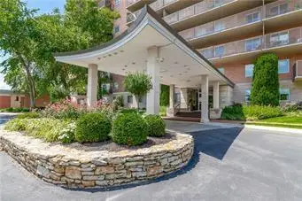 4550 Warwick Boulevard #703-04, Kansas City, MO 64111 - Image #3