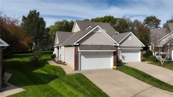 2440 W 137th Place, Leawood, KS 66224